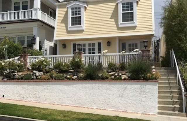 716 Poinsettia Avenue - 716 Poinsettia Avenue, Newport Beach, CA 92625