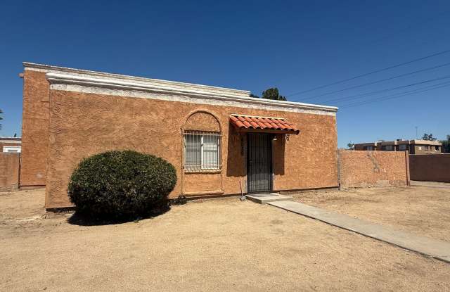 48th St. and Broadway, 2 Bed,1 Bath, single-story unit with patio yard photos photos