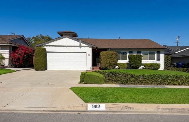 962 North Calmgrove Avenue photos photos