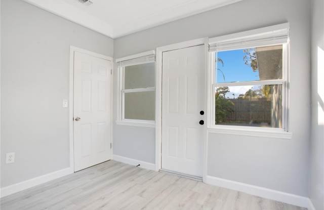 716 69TH AVENUE W Gallery 4
