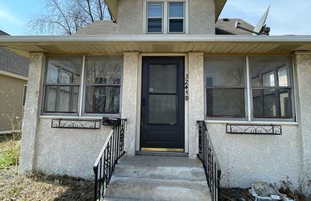 Charming 2 Bed/1 Bath + Den for Rent! photos photos