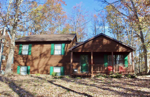 206 PLEASANT LN - 206 Pleasant Lane, Massanutten, VA 22840