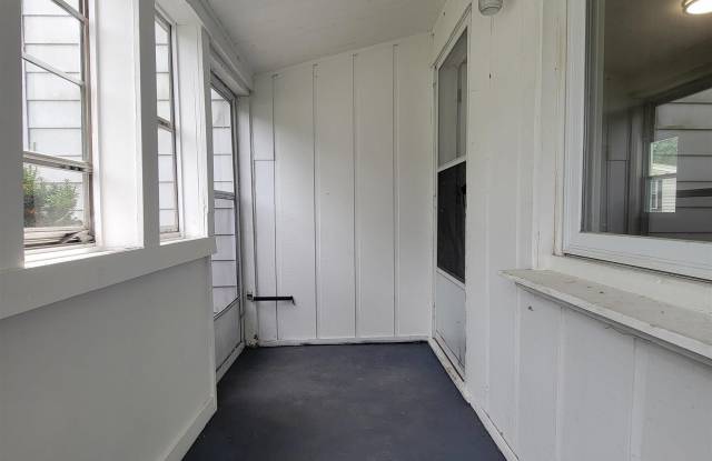130 Meadle Street Gallery 3