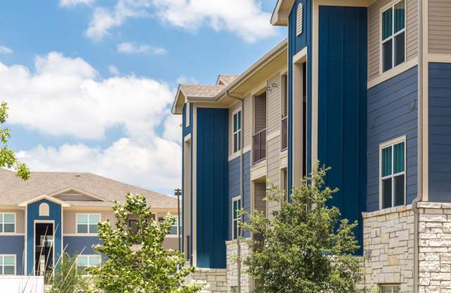 The Pointe at Ben White - Affordable Housing Gallery 2