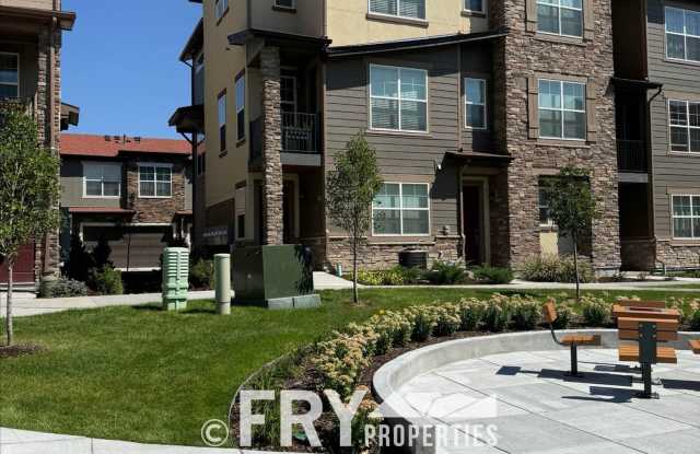 Great Townhome in Amazing Location Gallery 1