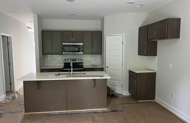 Move in Special* $500 Gift Card* 3 Bedroom/2.5 Bath/Loft/1 Car Garage Townhome in Smithfield photos photos