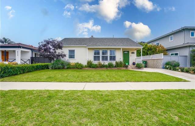 8428 Holy Cross Pl Gallery 1