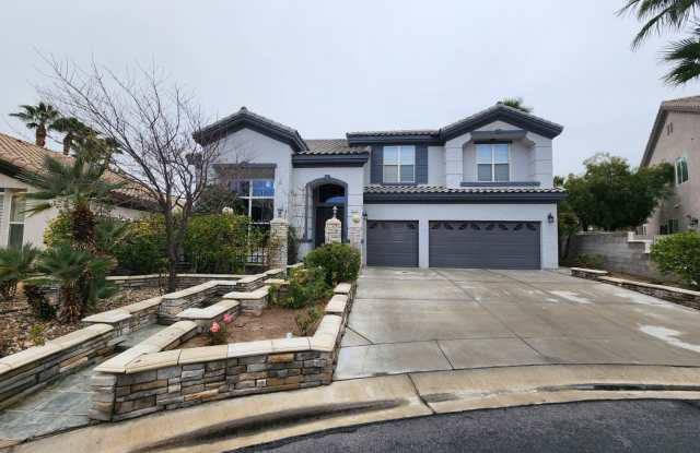 Entertainers Delight with minutes of shopping and restaurants photos photos