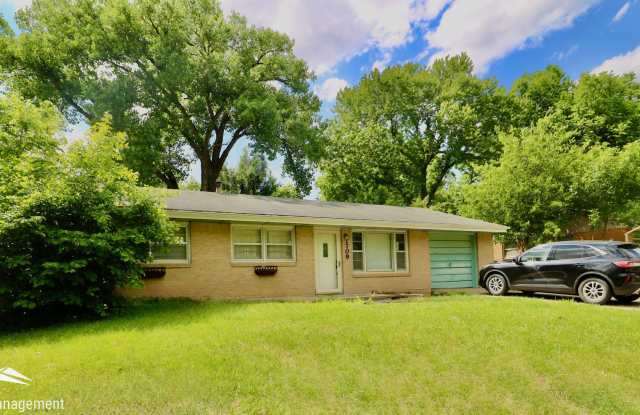 Beautiful 4 Bedroom Home Near Bill Snyder Stadium! photos photos