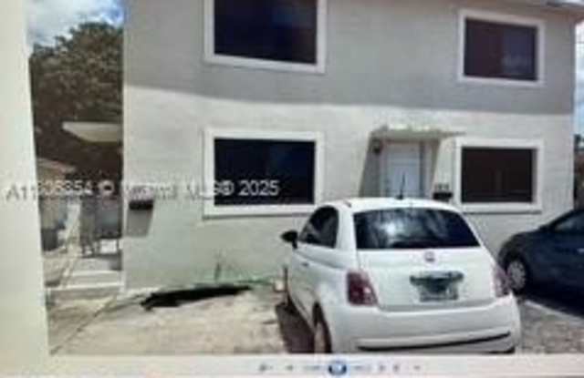 2815 SW 6th St photos photos
