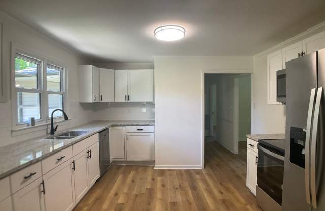 Updated Ranch in Desirable Burlington Neighborhood Gallery 3