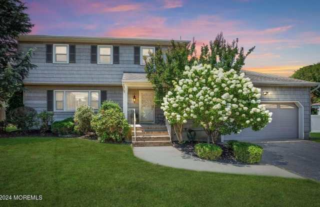 85 Locust Avenue photos photos