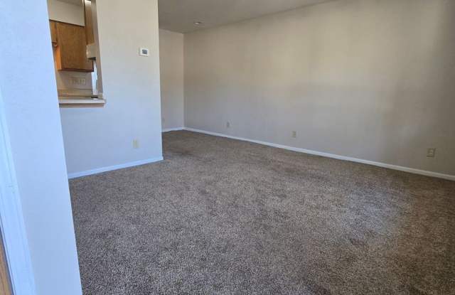 2 Bedroom 1 Bathroom Apartment in heart of Osage Beach! Gallery 2