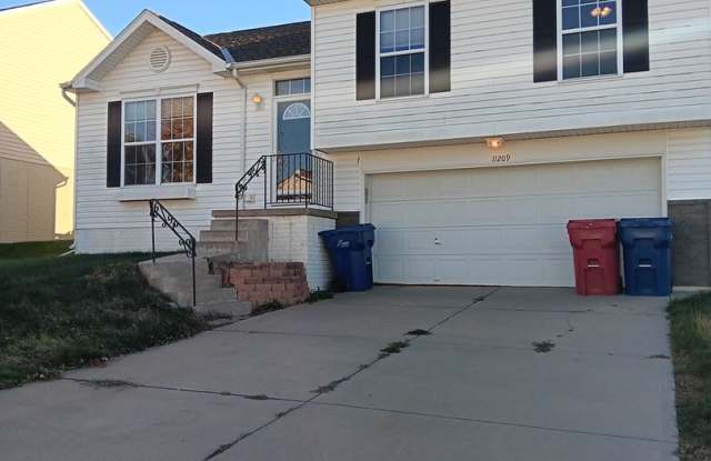 Spacious Three Bedroom! photos photos