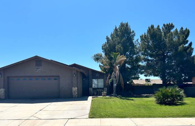 Charming 3-Bedroom Home with Wood Flooring and Large Yard in Yuma photos photos