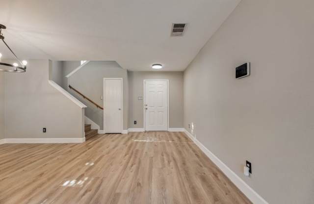 1316 Hunter Lane Gallery 3