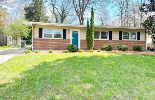 Three Bedroom Home with Amazing Backyard! photos photos