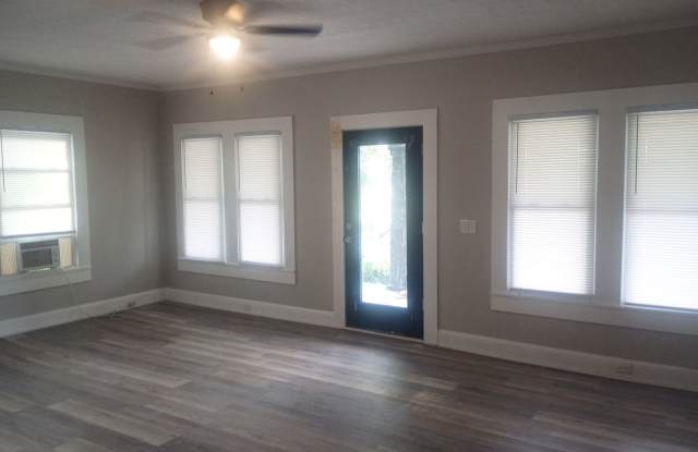 2 Bed 2 Bath Newly Renovated Home Gallery 4
