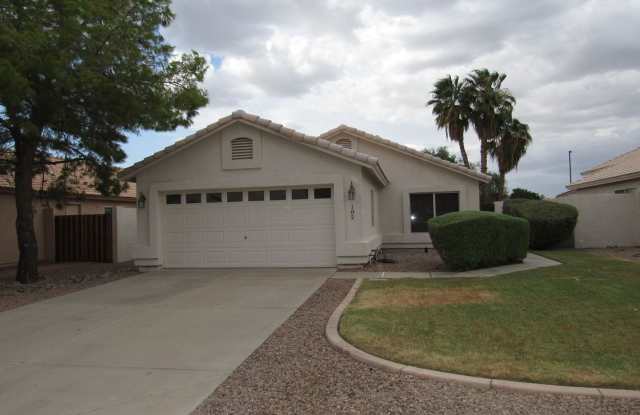 Beautiful 3 bed/2 bath home with tons of upgrades in Gilbert! Close to downtown! - 102 West Gail Drive, Gilbert, AZ 85233