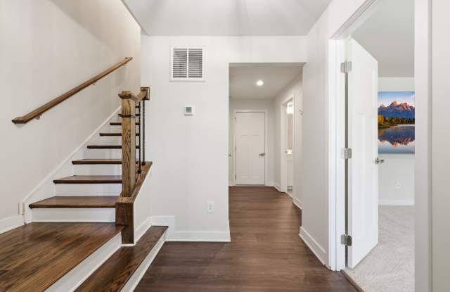 1092 Ambergate Station - 1 Gallery 3