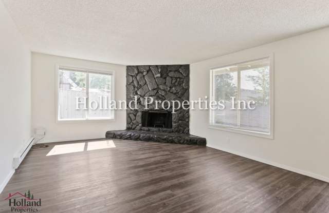 Charming Single-Level Beaverton Home with Fenced Yard & Detached Garage Gallery 4