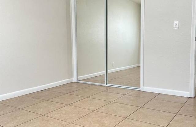 LARGE NEWLY RENOVATED 2 BEDROOM APARTMENTS Gallery 2