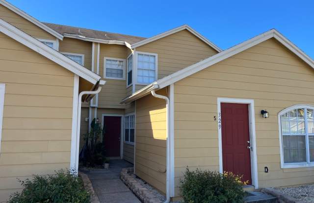 3bed/2bath townhouse close to Disney includes utility (restrictions apply) - 329 Australian Way, Polk County, FL 33897