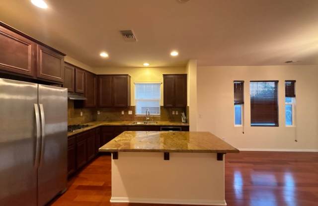 Upgraded Otay Ranch Townhome With Garage And Resort Style Amenities - 1606 Phoenix Court, Chula Vista, CA 91915