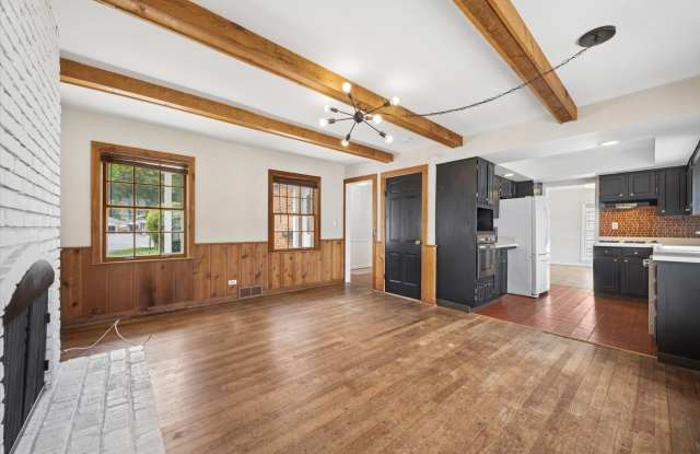 5309 Central Avenue Gallery 3