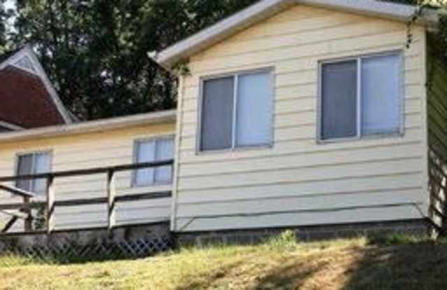 House for Rent 1734 Crestmont Dr. Huntington, WV $800 - 1734 Crestmont Drive, Huntington, WV 25701