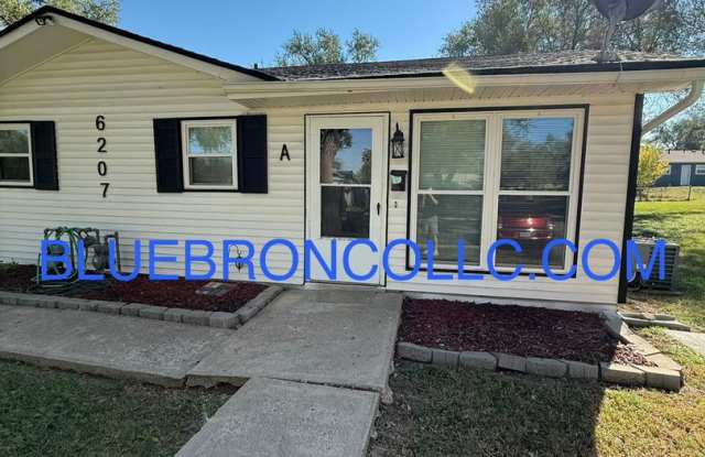Great Price for renovated 2 bedroom unit with new flooring Gallery 1