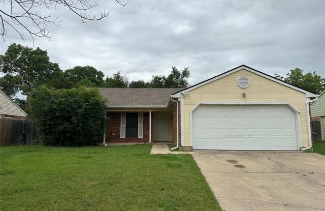 890 E Riverside Drive - 890 East Riverside Drive, Grapevine, TX 76051