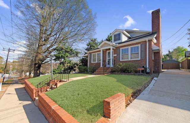 5 Bedroom 3.5 Bath Brick home in Downtown Greenville !!!! photos photos