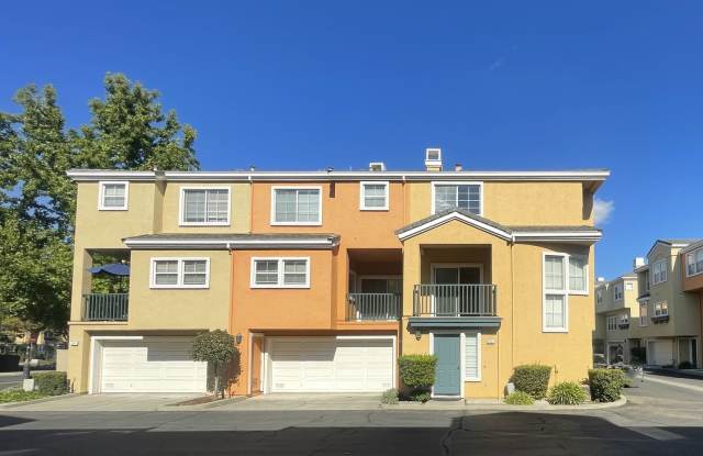 Fremont - Gated Community 2 Bed Townhouse - 3521 Hart Common, Fremont, CA 94538