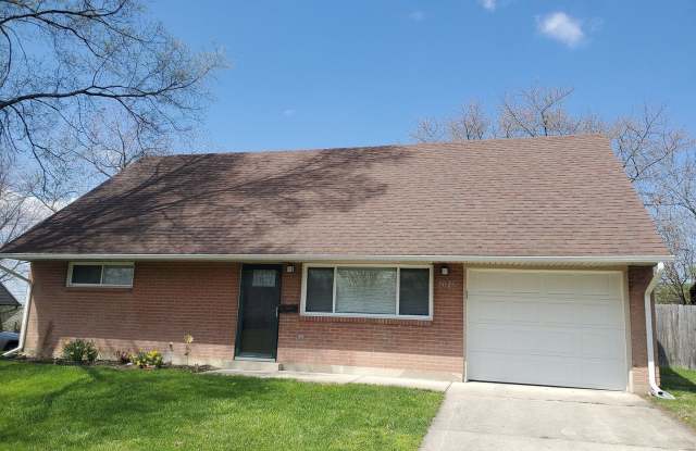 4 Bedroom home with fenced in backyard and central air photos photos