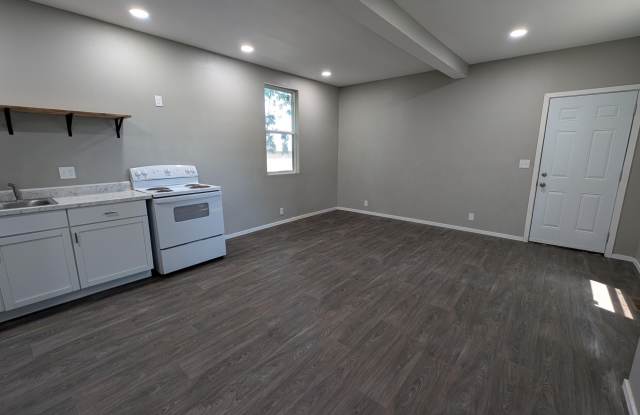 820 S Moffet Avenue Gallery 4