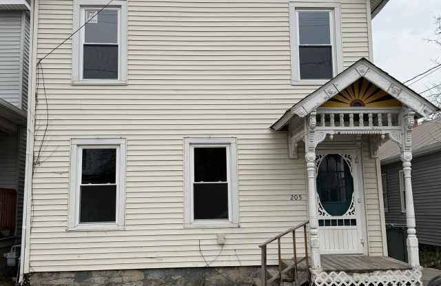 205 W Madison St photos photos