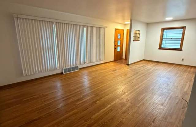 15317 Steinway Boulevard Gallery 4