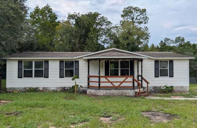 3 bed, 2 bath on 1/3 Acre of FENCED land. photos photos