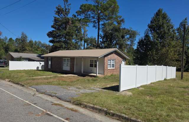 3 Bed 2 Bath Brick House Gallery 1