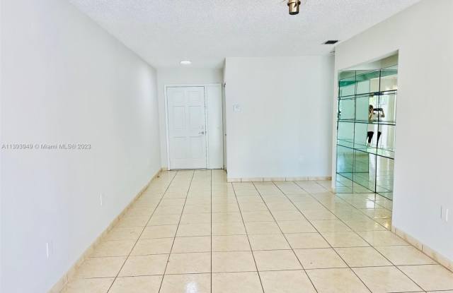 513 SW 93 Ct Gallery 4