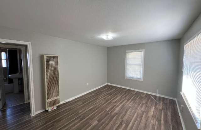 Super cute 2 bed  at the right place and price Gallery 3