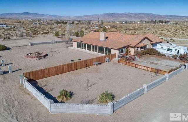 Stunning Lake-Adjacent Estate on 4.6 Acres in Silver Springs, NV photos photos