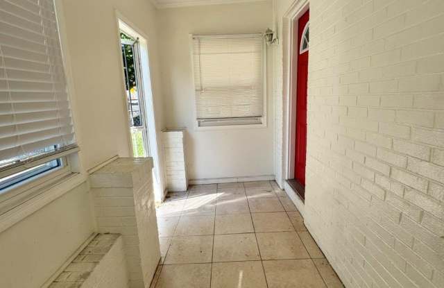 5404 JAMES Place NE Gallery 3