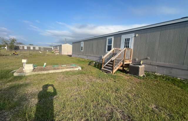 215 Greenfield Rd, Kyle, TX 78640 photos photos