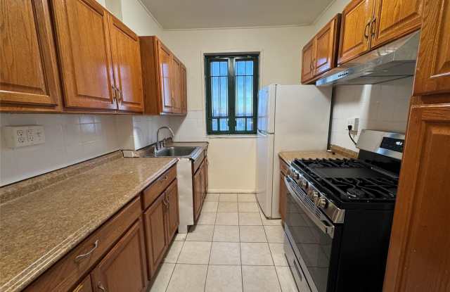 1950 E Tremont Avenue - 1950 East Tremont Avenue, Bronx, NY 10462