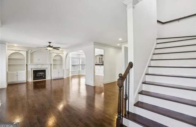 2108 NW Main Street NW Gallery 2