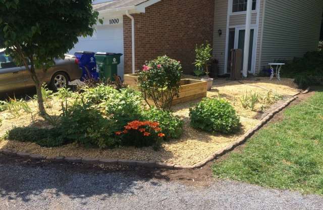 Updated 3 Bedroom, 2.5 Bath Townhome Close to Downtown photos photos
