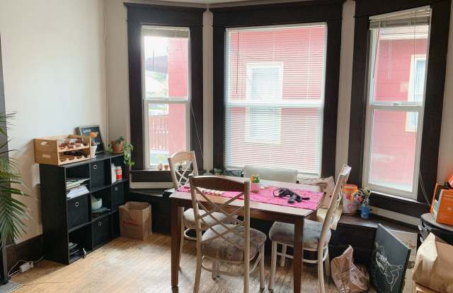OPEN HOUSE Monday 3-5pm: 4+ bdrm/2 bath in the York area! Gallery 4
