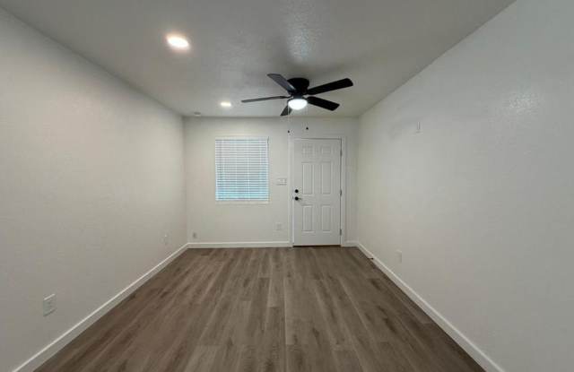 2 Bed 1 Bath Remodeled Unit in North Phoenix Gallery 4